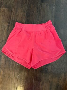 NEW Lululemon Hotty Hot High Rise 4 inch shorts size 6 Lipgloss